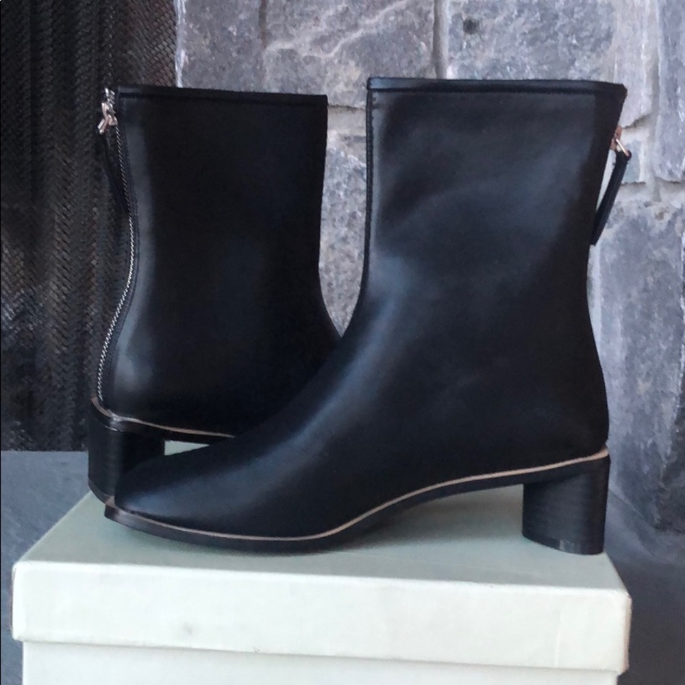 Simply adorable booties size 7